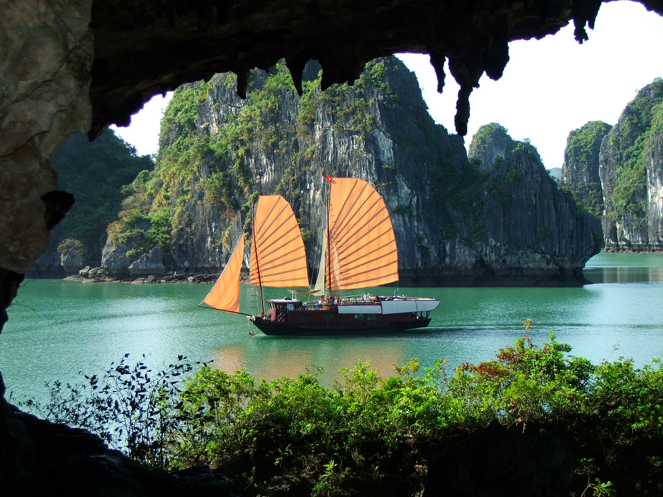 halong.jpg