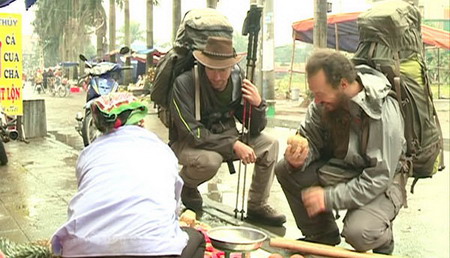 French duo traveling the world by foot arrive in Vietnam