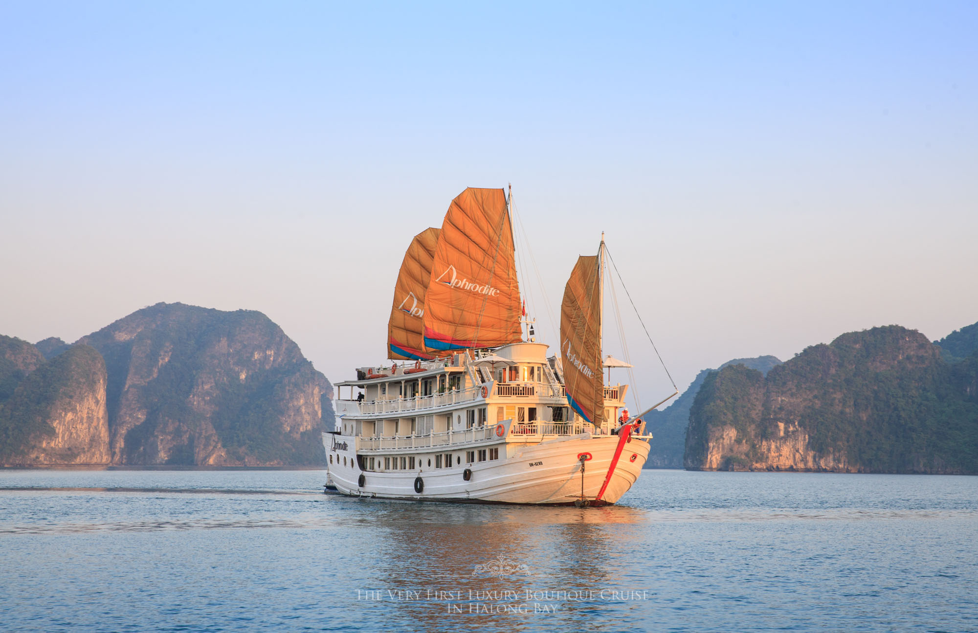 Halong luxury tour with Aphrodite Cruise 2 day @ 148 USD (Person)